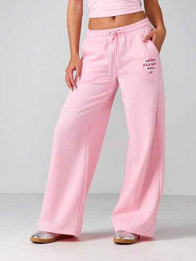 Missguided x Playboy Pantalones de chándal de pierna ancha con gráfico de corazón, cintura con cordón y bolsillos laterales para uso casual y urbano