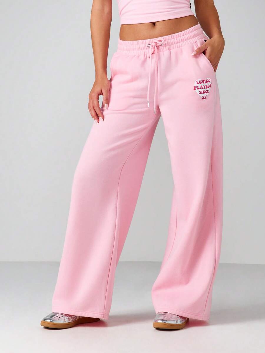 Missguided x Playboy Pantalones de chándal de pierna ancha con gráfico de corazón, cintura con cordón y bolsillos laterales para uso casual y urbano - Rosa - Ver 1