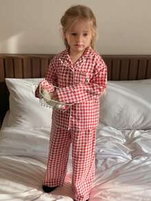Dazy Kids Bộ đồ ngủ dài tay thêu họa tiết kẻ caro và quần dài cho bé gái, trang phục mùa thu cho bé gái - Đỏ và trắng - Xem 4