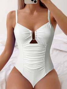 Bonvoyette 2026春夏女士可调节金属U型装饰白色优雅修身腰部褶饰连体比基尼泳装 - 白色 - 查看 3