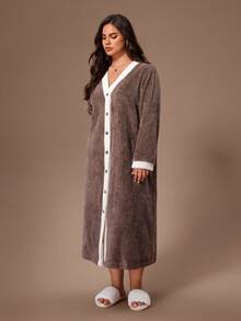 SHEIN Plus Size Colorblock Flannel Long Sleeve Robe, Fluffy Winter - Mocha Brown - View 3