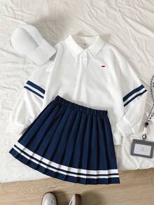 SHEIN 女童简约白色和蓝色长袖Polo领卫衣搭配百褶迷你裙套装，适合上学、郊游、聚会、运动以及秋冬季穿着。