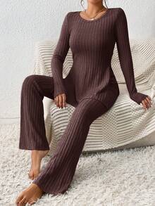 SHEIN Essnce Bộ đồ 2 món thường ngày cho nữ, áo thun trơn cổ tròn tay dài xẻ tà hai bên, màu trơn, kèm quần ống loe - Cà phê nâu - Xem 4