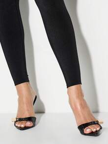 KIZN 尖头细高跟穆勒鞋，饰有搭扣和压纹纹理 - 黑色 - 查看 2