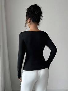 Rafferiza 女士秋冬金属装饰镂空修身性感T恤 - 黑色 - 查看 2