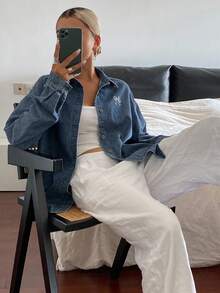 DAZY 女式宽松蝴蝶结翻领长袖前开牛仔衬衫，休闲街头风格，牛仔夹克，秋季女装 - 中等水洗藍 - 查看 4