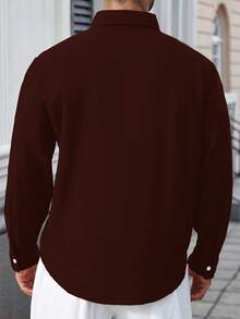 Manfinity Homme Áo sơ mi nam màu trơn cài nút phía trước cỡ lớn, mùa thu - Màu Đỏ Sâu - Xem 2