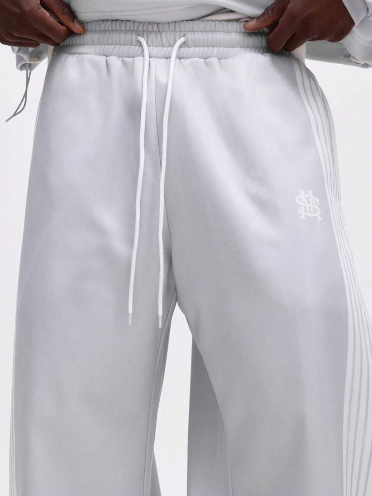 Passendes Set aus Kapuzenpullover und Jogginghose