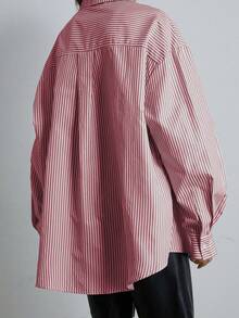 Aveloria Modichic 女士宽松男友风条纹蝴蝶结装饰纽扣衬衫，情人节春季可爱趣味衬衫 - 紅色 - 查看 2