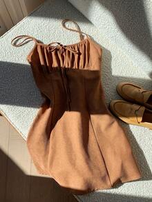 SHEIN EZwear Váy ngắn nhung kẻ nâu có dây đeo cho nữ - Cà phê nâu - Xem 4