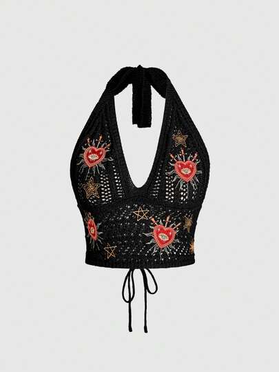 Top à col ras-du-cou tricoté avec broderie contrastée de soleil, lune, étoile, cœur et œil dans un style gothique mystérieux de sorcière