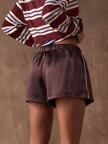 SHEIN BAE Quần short nữ màu nâu đậm xếp ly, ống rộng, chất liệu satin phối màu, thích hợp cho kỳ nghỉ hè, hoạt động ngoài trời, mùa thu đông, đi chơi, mặc thường ngày. Thích hợp cho năm mới. - Màu Tím - Xem 2