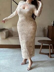 SHEIN CURVE+ 大码女士性感复古优雅浪漫蕾丝镂空拼接领口花卉装饰修身开衩下摆派对连衣裙，适合派对、日常穿着、新年派对、约会之夜、情人节、春夏秋季穿着。 - 杏色 - 查看 5