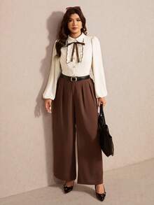 Elaquor Conjunto elegante de duas peças para mulheres plus size com blusa de manga comprida com detalhe de laço e calça pantalona. - Multicolorido - Ver 4