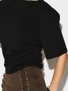 KIZN Áo thun cotton pha trộn cổ tròn tay ngắn có đệm vai có cấu trúc - màu đen - Xem 4