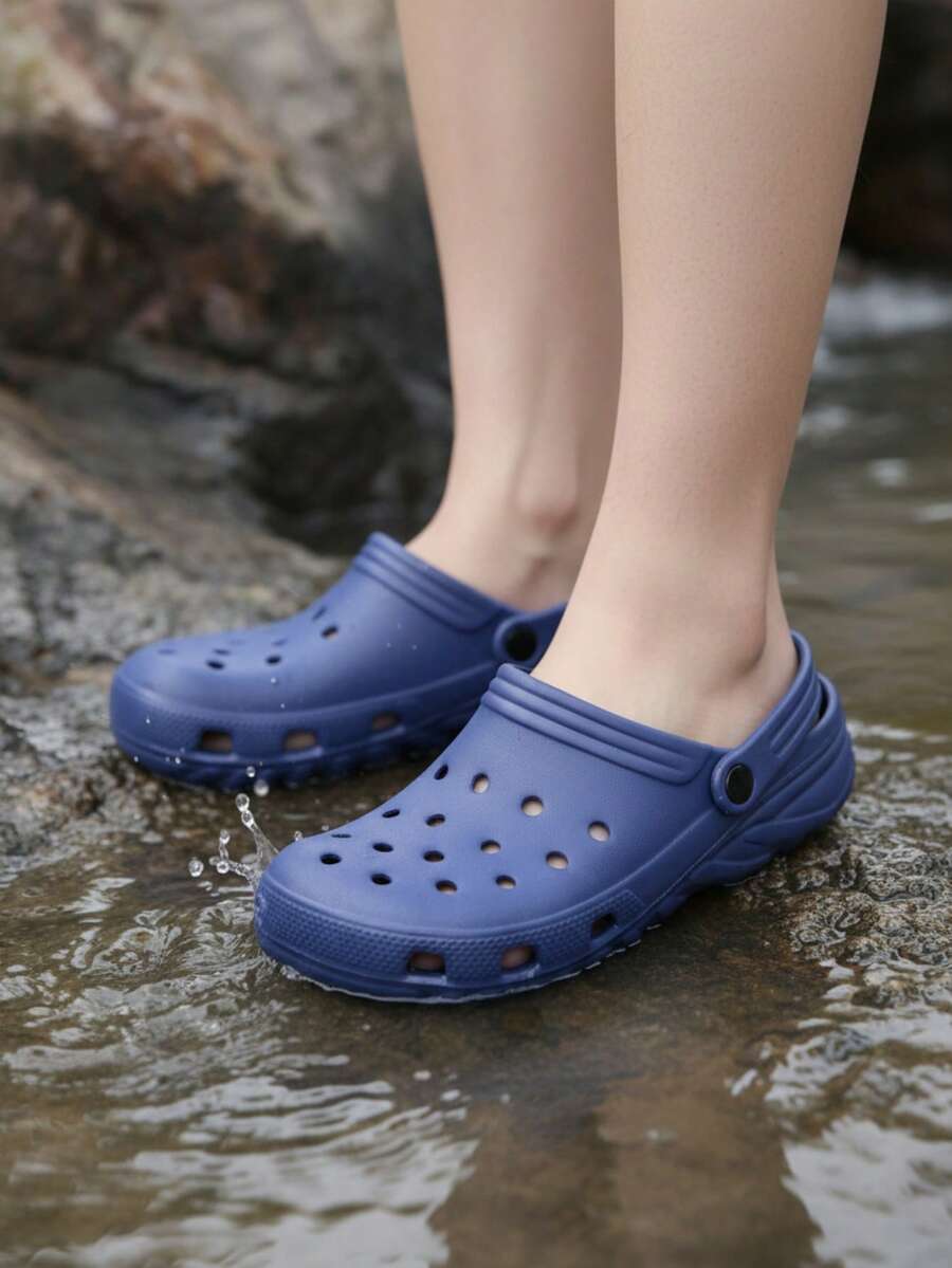 Sandalias para hombre ligeras con diseño perforado y correa ajustable, punta redonda y suela antideslizante, estilo casual para playa y hogar - Azul oscuro - Ver 1