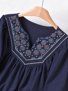 Rusticease Blusa de verano casual con escote en V entallado y bordado para vacaciones, blusa elegante azul marino, blusa bohemia con escote en V para vacaciones y días festivos - Azul - Ver 5