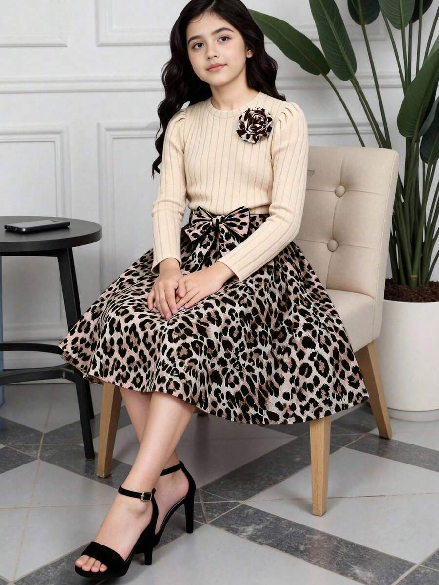 SHEIN 青少年女孩 1件米色羅紋針織上衣搭配豹紋下擺洋裝,優雅秋季派對穿搭,泡泡袖、花朵胸針、腰部綁帶 A 字版型 - 彩色 - 查看 1