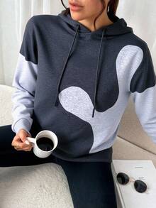Sudadera con capucha y mangas largas para mujer, con estampado en color contrastante y diseño femenino, ideal para otoño e invierno. - Gris Oscuro - Ver 2