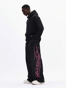SUMWON Pantalones de chándal de corte relajado con estampado gráfico de texto rosa, cintura con cordón cómodo, pantalones casuales para estar en casa - Negro - Ver 4