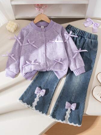 Genkimix Kids 韩版简约蝴蝶结撞色长袖开衫，搭配喇叭开衩牛仔裤，秋季穿搭