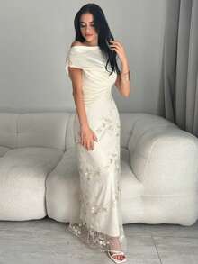 Modelyn 白色花卉夏季優雅婚禮賓客露肩百褶網紗刺繡花朵拼接針織杏色A字長洋裝女款 - 杏色 - 查看 5