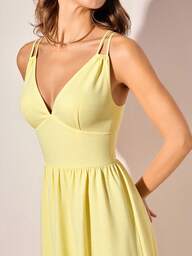 CAJUNI Vestido casual de mujer de longitud media, color amarillo mantequilla, con escote en V, sin mangas y hombros descubiertos, elegante para citas, reuniones, bodas y fiestas