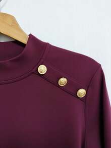 GlowEve Áo thun dài tay cổ tròn thanh lịch màu trơn đính nút kim loại thiết kế vai phù hợp cho nữ, đa năng cho mùa thu/đông - Màu đỏ tím - Xem 4
