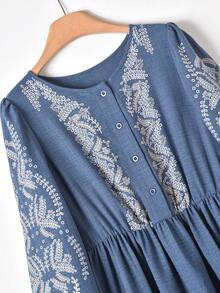 Rusticease 女士刺绣纽扣荷叶边下摆休闲长袖连衣裙 - 藏蓝色 - 查看 3
