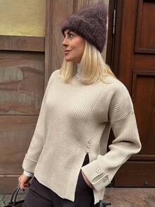 Vivie Lora Sweater Rajut Kasual Santai Wanita dengan Kerah Bulat Longgar dan Belahan di Bagian Bawah - Aprikot - View 1
