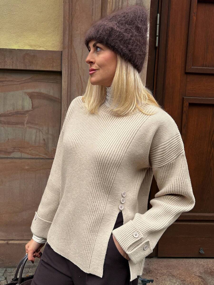 Vivie Lora Sweater Rajut Kasual Santai Wanita dengan Kerah Bulat Longgar dan Belahan di Bagian Bawah - Aprikot - View 1