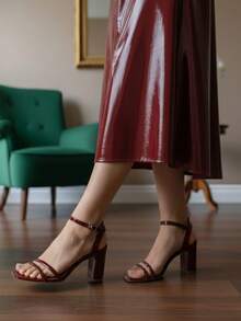 Sandalias de tacón borgoña, negra y blanca con tira al tobillo para mujer, tacón grueso y punta abierta. Sandalias de tacón con hebilla al tobillo color burdeos para mujer, elegantes y con punta abierta. Sandalias de tacón color vino tinto para mujer, con punta cuadrada y tacón grueso cómodo, perfectas para el verano. - Burdeos - Ver 1