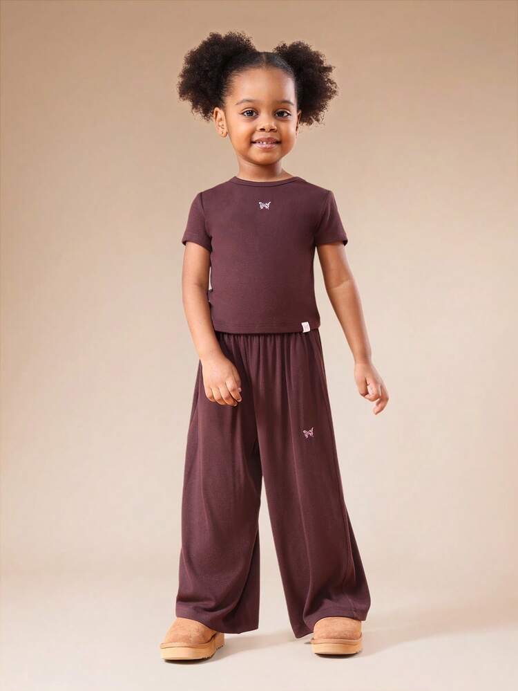 Set aus geripptem Oberteil und weit geschnittener Hose