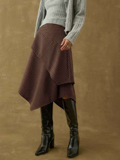 Nöista 这款女士海军蓝细条纹中长裙采用垂褶不对称设计，层次感十足。完美适用于办公室穿着、正式场合、时尚派对，优雅的裙装为春假穿搭增添精致气息，融合了现代设计感。