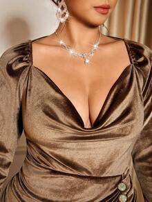 Cravure 大码女装畅销款垂褶领口褶皱腰身修身天鹅绒连衣裙，优雅修身正式礼服，适合鸡尾酒会、婚礼、圣诞节、情人节等场合。 - 駝色 - 查看 5