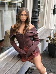 Chiquease Herbst/Winter sexy Off-Shoulder Reißverschluss Strickjacke für Frauen, figurbetonter gerippter Strickpullover mit abgenutztem Saum Design - Kaffeebraun - Übersicht 4