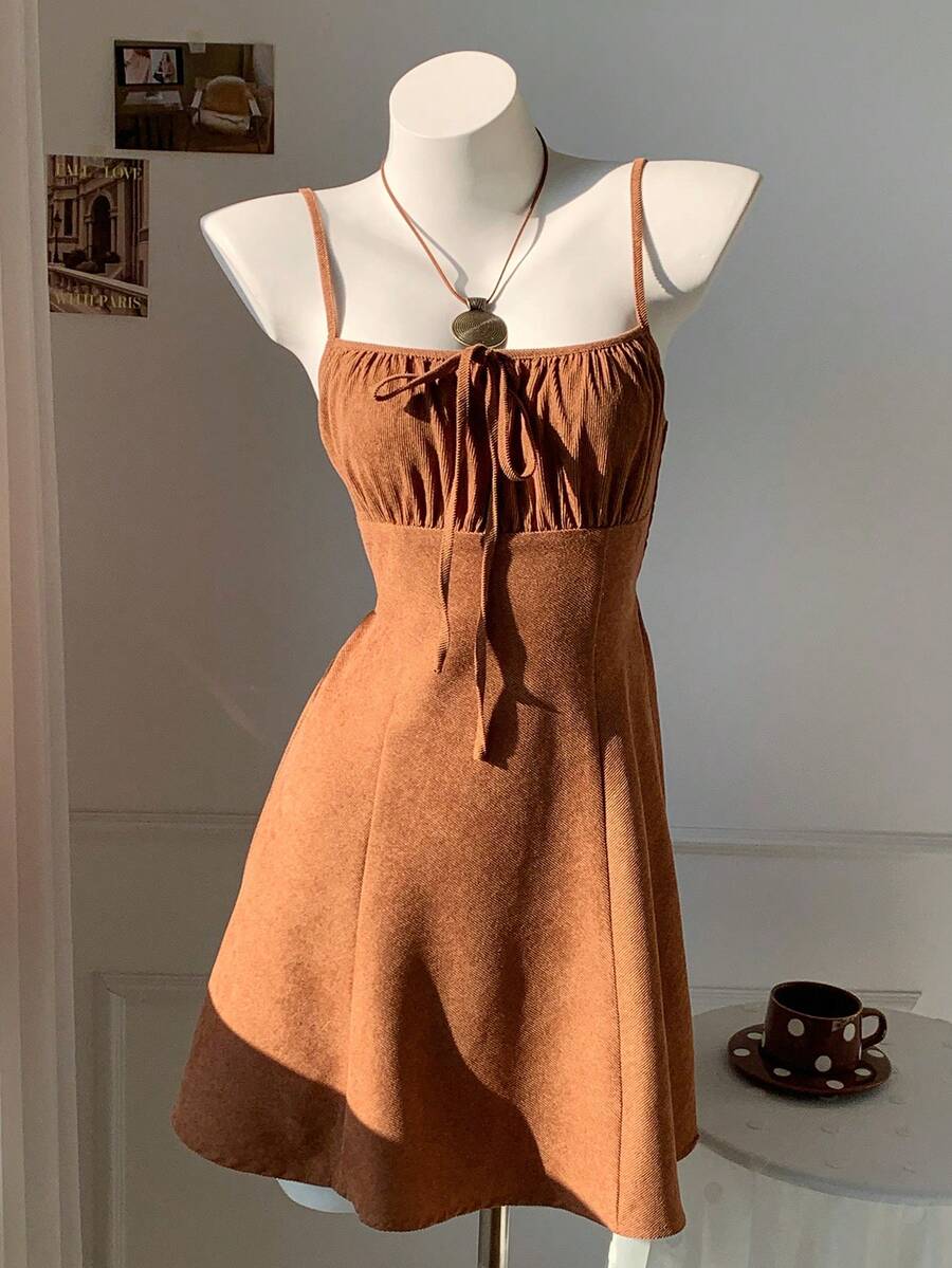 SHEIN EZwear Váy ngắn nhung kẻ nâu có dây đeo cho nữ - Cà phê nâu - Xem 1