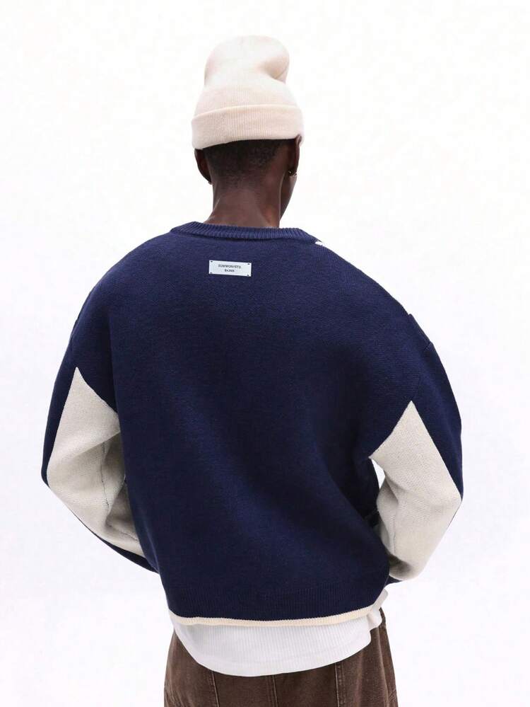 Kardigan z dekoltem w serek i guzikami z przodu i długimi rękawami