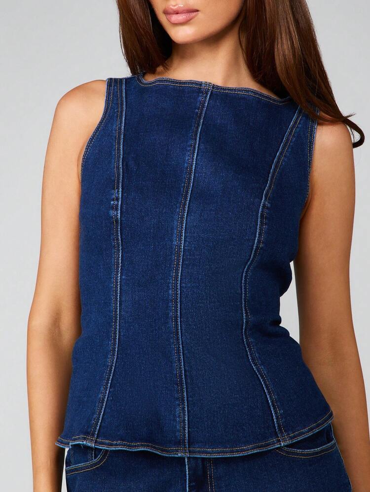 MISSGUIDED Top in denim senza maniche con dettaglio di orlo strutturato e cuciture a contrasto per uno stile casual chic
