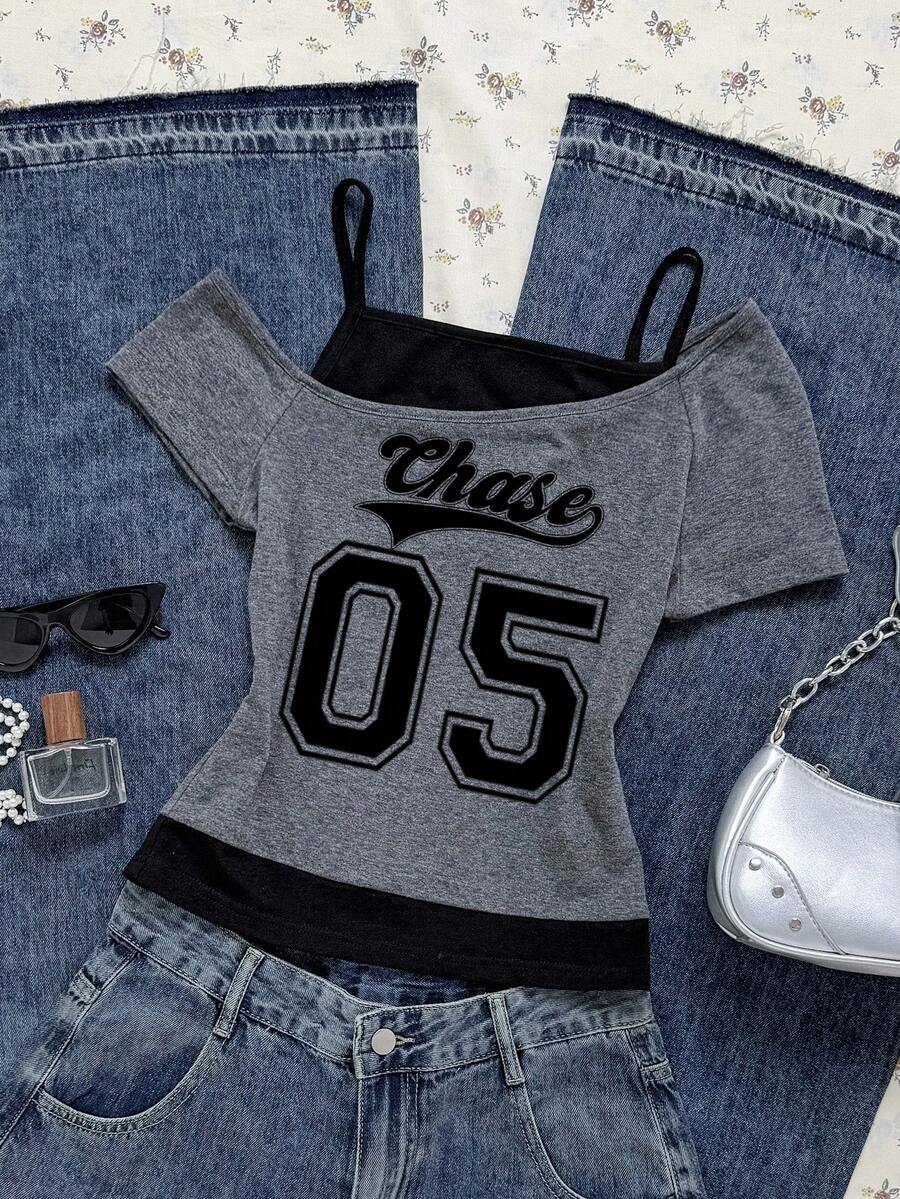 Attitoon 休闲简约运动街头休闲聚会派对机场装，数字和英文字母学院风印花图案，舒适女士深灰色二合一紧身斜肩带撞色短袖T恤，适合秋冬季穿着。 - 彩色 - 查看 1