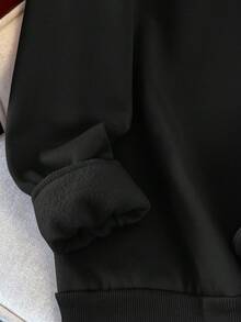 Manfinity Joysei مجموعة هوديي وبنطلون رياضي مطبوع عليها رسم غزال للرجال للارتداء اليومي، مبطنة بالحرارة، للخريف والشتاء، 2 قطعة - الأسود - مشاهدة 4