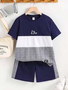 SHEIN 2 件套青少年男孩休闲拼色格子和字母印花短袖 T 恤和短裤套装，适合通勤、上学、日常休闲、运动、春夏 - 寶藍色 - 查看 2