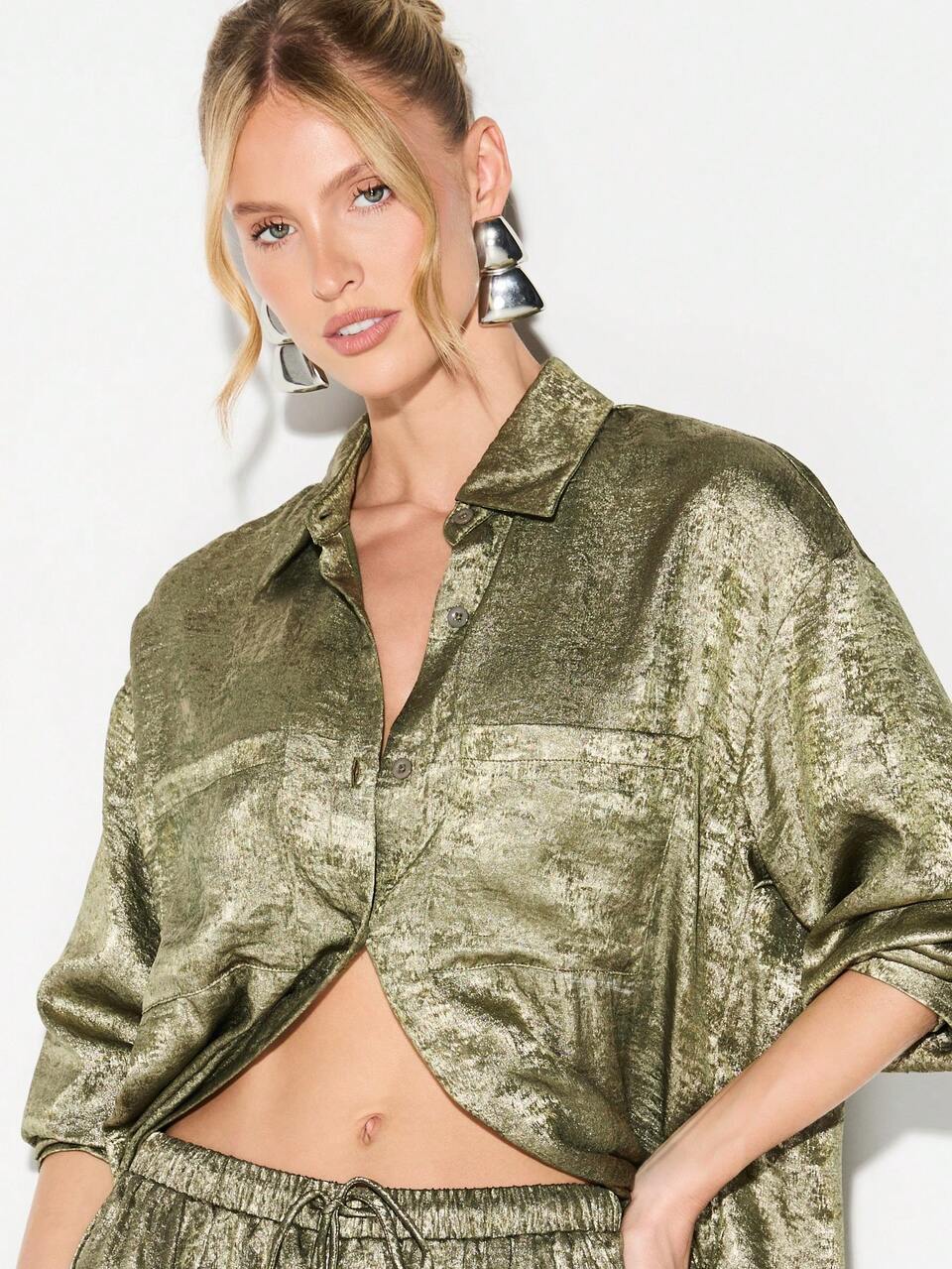 Camisa holgada de manga larga de chifón de lame verde oliva metálico lujoso con botones, perfecta para fiestas, eventos y ocasiones festivas