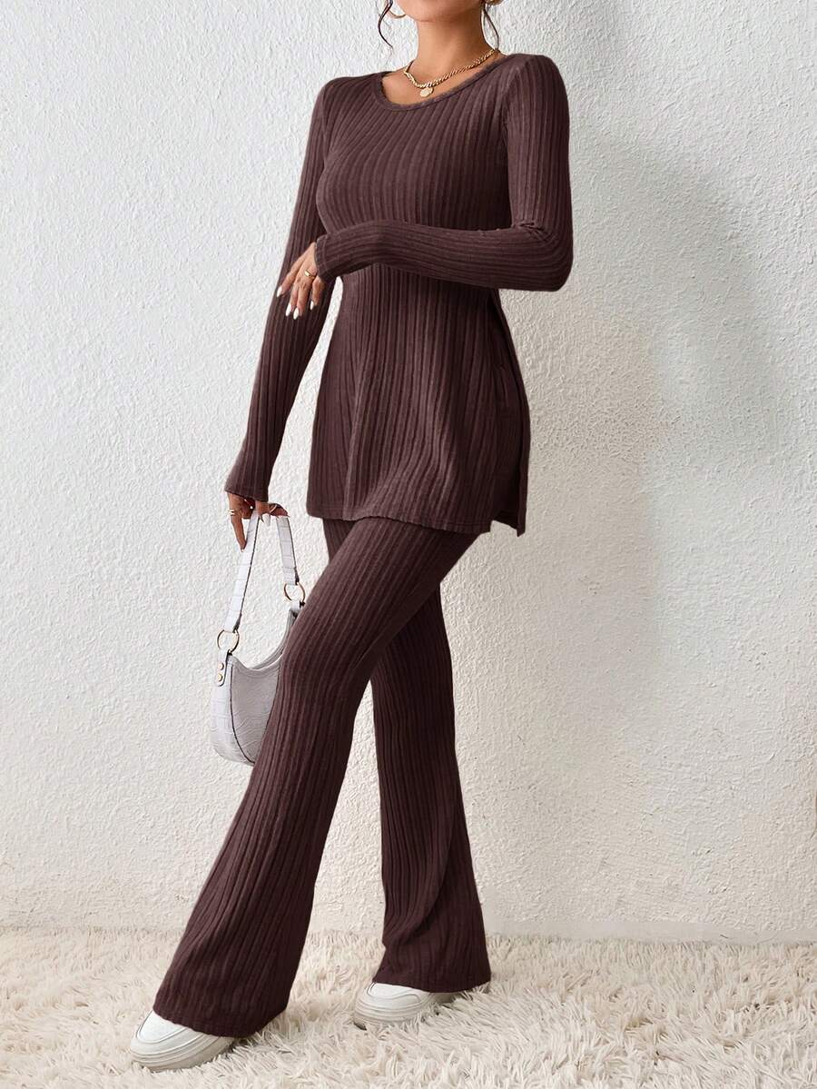 SHEIN Essnce Bộ đồ 2 món thường ngày cho nữ, áo thun trơn cổ tròn tay dài xẻ tà hai bên, màu trơn, kèm quần ống loe - Cà phê nâu - Xem 1