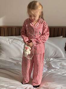 Dazy Kids Bộ đồ ngủ dài tay thêu họa tiết kẻ caro và quần dài cho bé gái, trang phục mùa thu cho bé gái - Đỏ và trắng - Xem 5