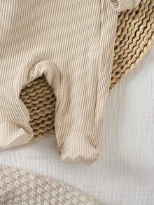 新生儿睡衣 - 三件套，连脚睡衣，荷叶边肩部设计，长袖，圆领，罗纹面料，柔和的黄色、鼠尾草绿、米色等中性色调，男女通用，四季皆宜，适合节日穿着，2026 年必备，舒适弹力，亲肤透气，日常睡衣，婴儿房礼物 - 彩色 - 查看 5