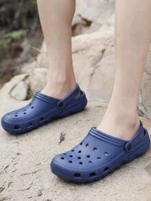 Sandalias para hombre ligeras con diseño perforado y correa ajustable, punta redonda y suela antideslizante, estilo casual para playa y hogar - Azul oscuro - Ver 3