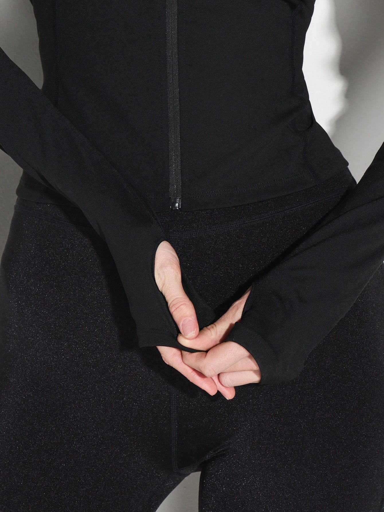 KIZN Top de manga larga con cremallera completa y cuello alto