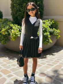 三件套女童学院风正式套装 | 黑白竖条纹图案 | 无袖纽扣背心 + 长袖罗纹高领上衣 + 百褶A字迷你裙 | 轻盈透气面料 | 时尚协调的校服套装 | 适合学术活动、演出和日常休闲穿着 | 春秋季百搭儿童衣橱套装 - 黑色 - 查看 4