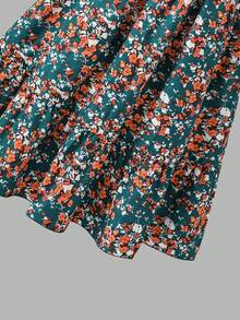 SHEIN هذا فستان طويل مصمم خصيصًا للفتيات المراهقات. الياقة مربعة، الأكمام مزينة بكشكشة، والأساور متفرعة. يتميز الفستان بنقوش زهرية، مما يجعله مثاليًا للفتيات لارتدائه أثناء اللعب أو العطلات في الخريف. يمكن ارتداؤه بمفرده أو مع طبقات أخرى. فستان جذاب وحلو مناسب لمناسبات متنوعة. - متعدد الألوان - مشاهدة 3